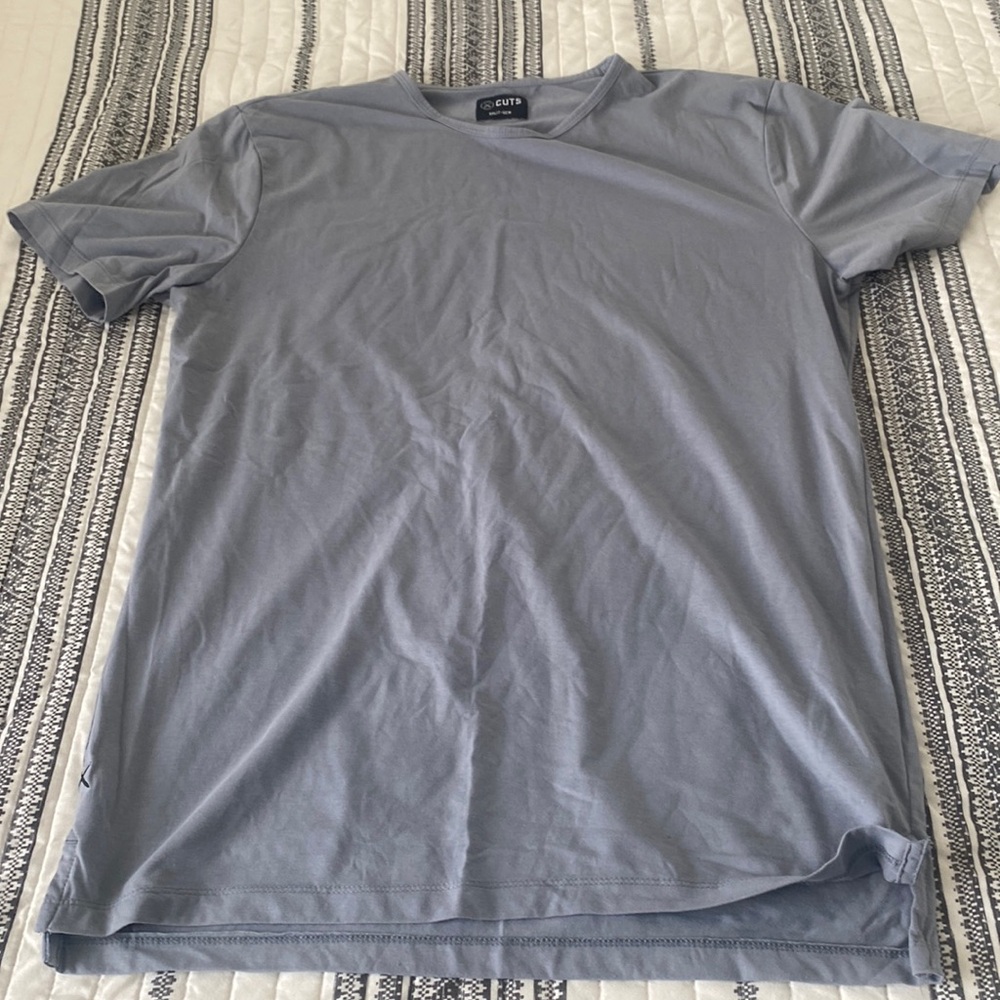 Cuts split hem t-shirt gray